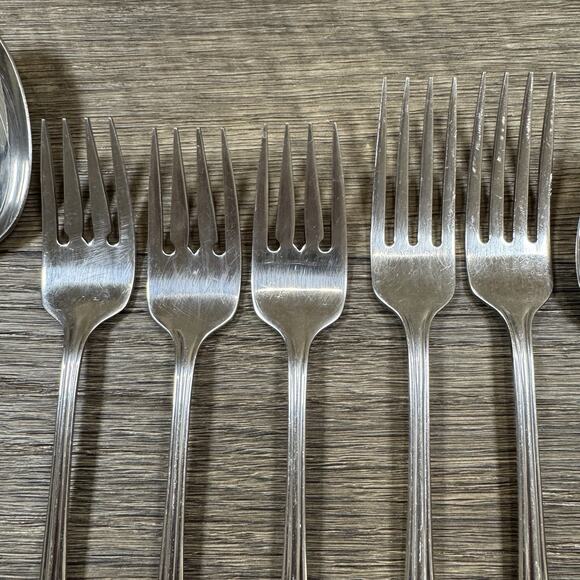 ONEIDA Bancroft 9 Piece Stainless Knife Dinner Salad Forks Serving Soup Spoons - Picture 5 of 14